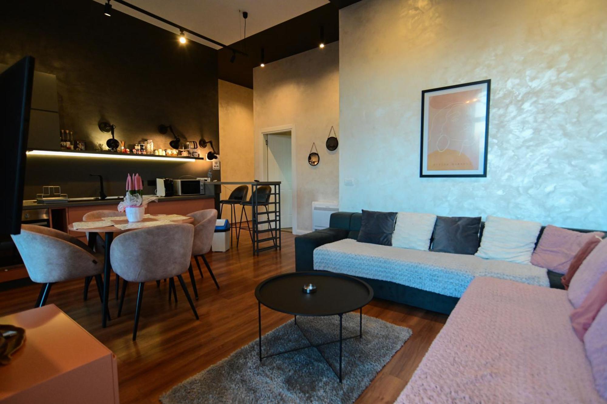 Stylish Two Bedroom House With Private Pool Tirana Room photo